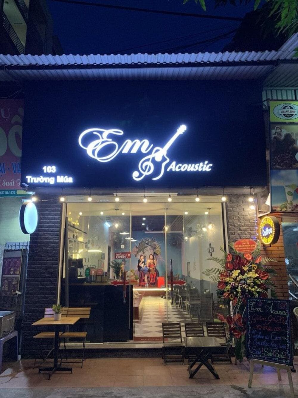 Ph&ograve;ng tr&agrave; nhỏ với kh&ocirc;ng gian ấm c&uacute;ng